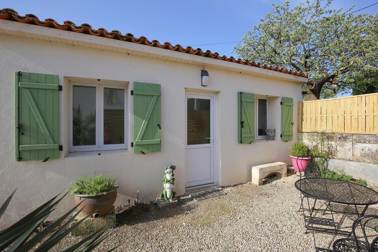 Le Gite Vert Saint-Germain-de-Lusignan Exterior foto
